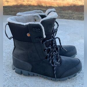 Bogs Arcata mid lace up boots women’s size 7.5